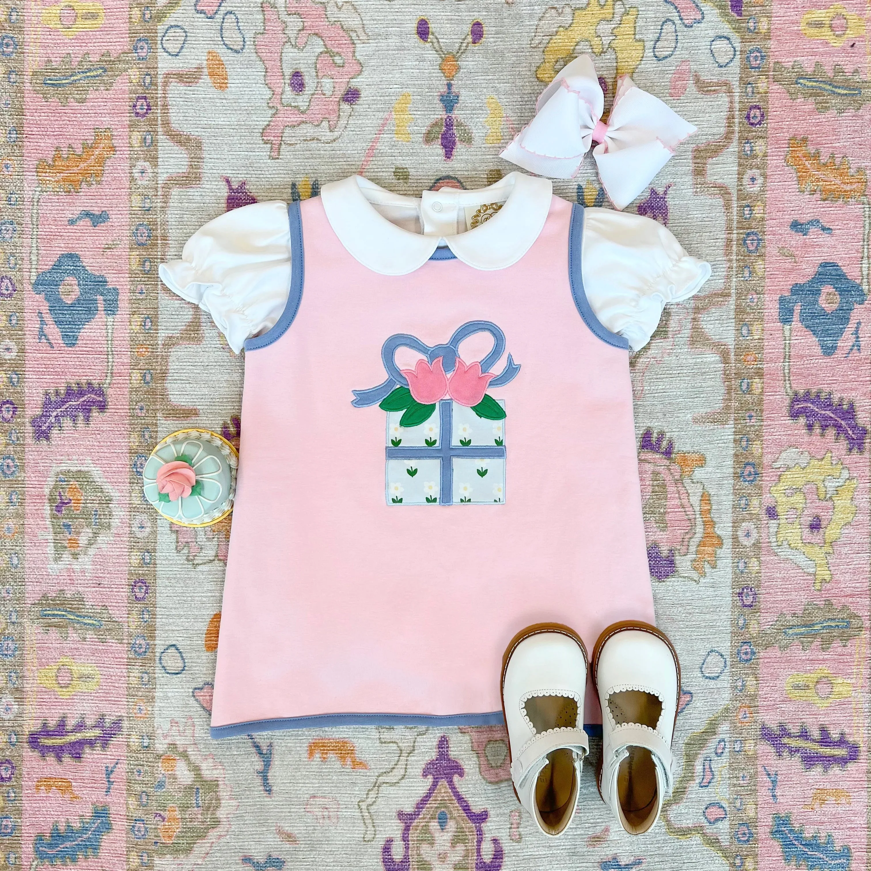 Annie Apron Dress - Gift Applique